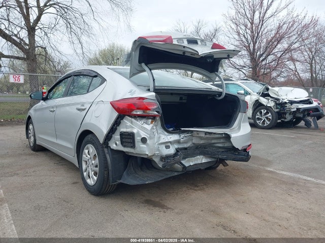 Hyundai ELANTRA SE 2018 5NPD74LF2JH284319 Image 3