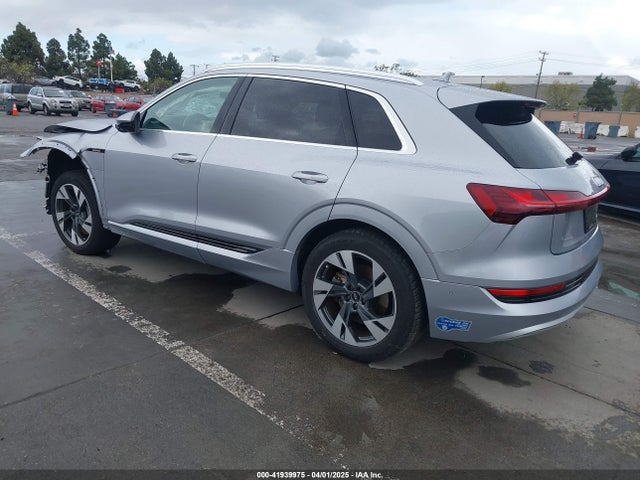 2021 AUDI E-TRON WA1VAAGE5MB022798 Photo 2