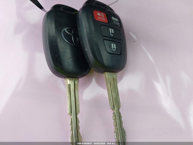 5YFBURHE1KP930676 Toyota COROLLA LE
