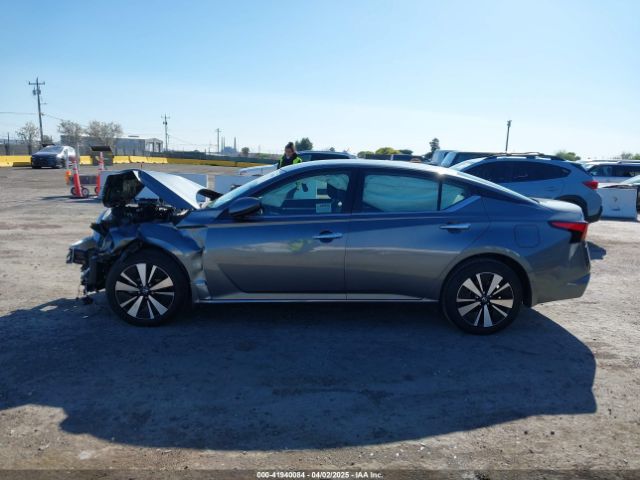 1N4BL4DV6NN403932 Nissan Altima Sv Fwd