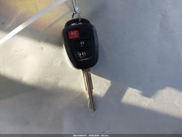 JTMZFREV1JJ183872 Toyota RAV4 LE