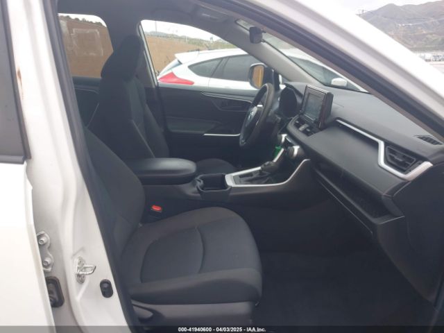 2T3K1RFV3NW187069 Toyota RAV4 LE