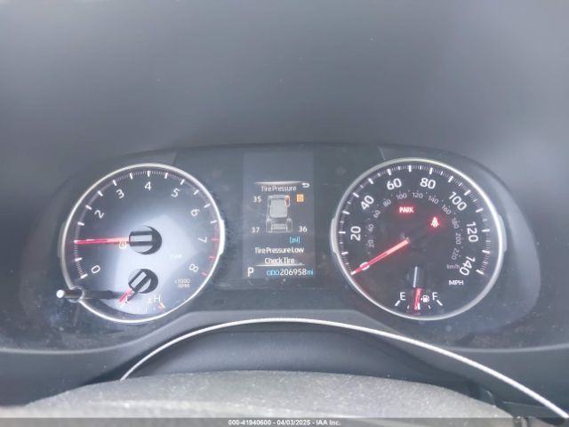 2T3K1RFV3NW187069 Toyota RAV4 LE