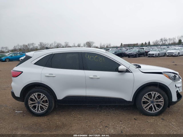 1FMCU9H9XNUA44852 Ford ESCAPE SEL
