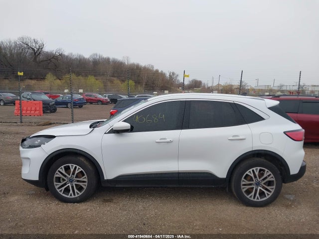 1FMCU9H9XNUA44852 Ford ESCAPE SEL