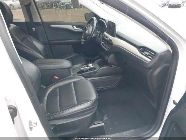 1FMCU9H9XNUA44852 Ford ESCAPE SEL