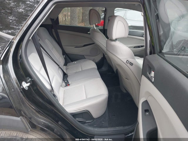 KM8J23A47JU752835 Hyundai TUCSON SE