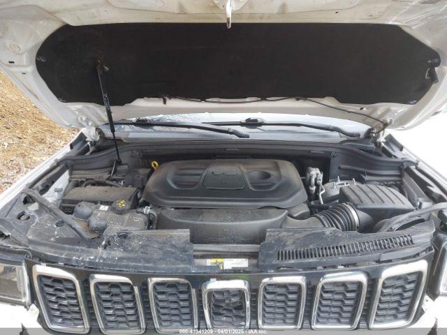 1C4RJFAG4KC706571 Jeep Grand Cherokee Laredo E 4x4