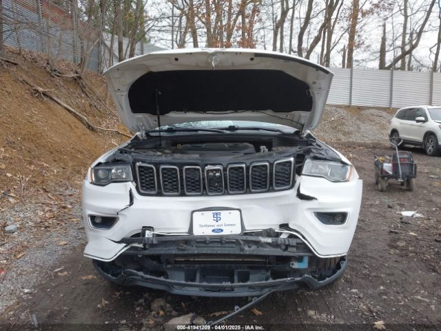 1C4RJFAG4KC706571 Jeep Grand Cherokee Laredo E 4x4