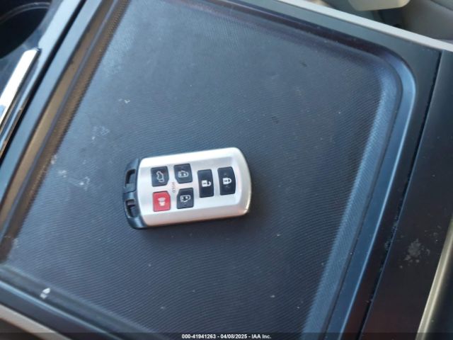 5TDDZ3DC7LS244873 Toyota SIENNA XLE