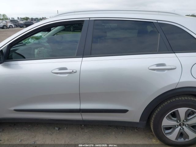 KNDCB3LC6L5395839 KIA NIRO LX