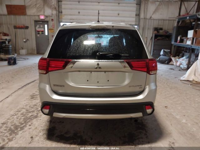 JA4AD3A38GZ003649 Mitsubishi Outlander Se