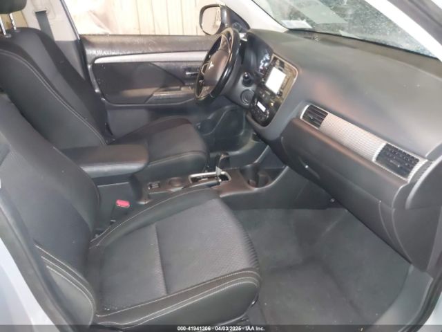 JA4AD3A38GZ003649 Mitsubishi Outlander Se