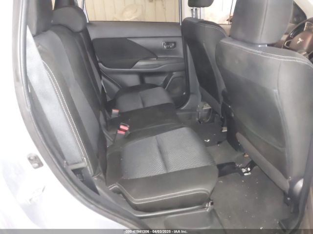 JA4AD3A38GZ003649 Mitsubishi Outlander Se