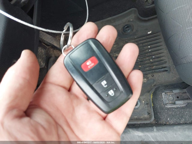 2T3P1RFV0KW083463 Toyota Rav4 Xle