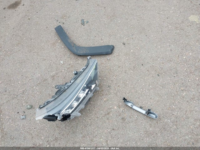2T3P1RFV0KW083463 Toyota Rav4 Xle