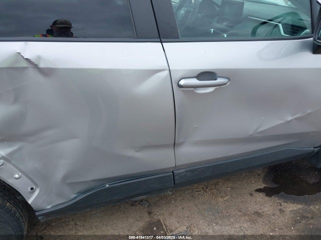 2T3P1RFV0KW083463 Toyota Rav4 Xle