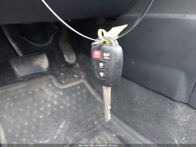 2T1BURHE0GC697901 Toyota COROLLA LE