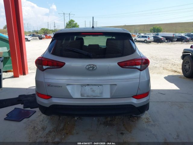 KM8J23A48JU646278 Hyundai TUCSON SE