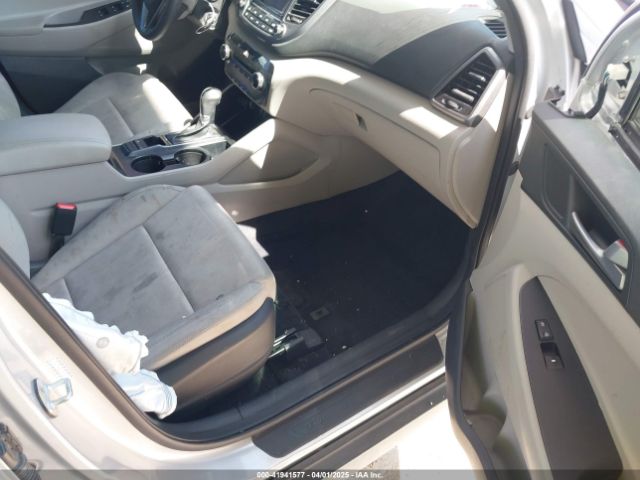 KM8J23A48JU646278 Hyundai TUCSON SE