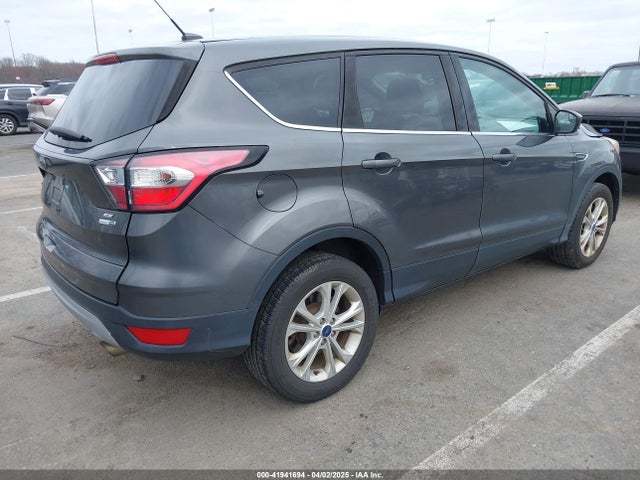 1FMCU9GD2HUD71238 Ford ESCAPE SE