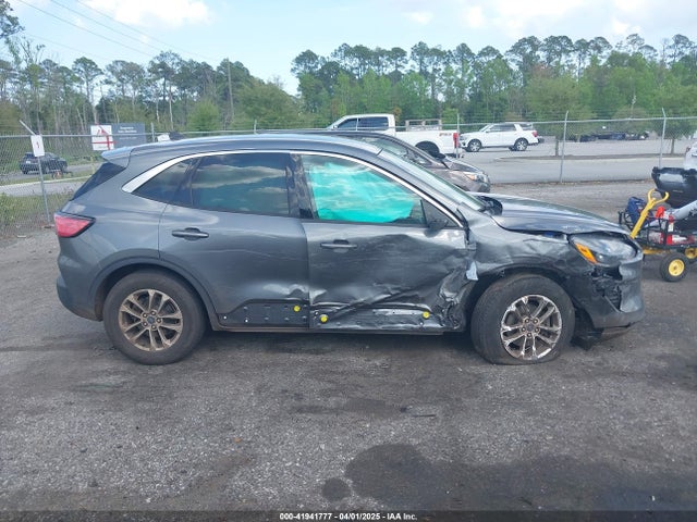 1FMCU0G61NUA48338 Ford ESCAPE SE
