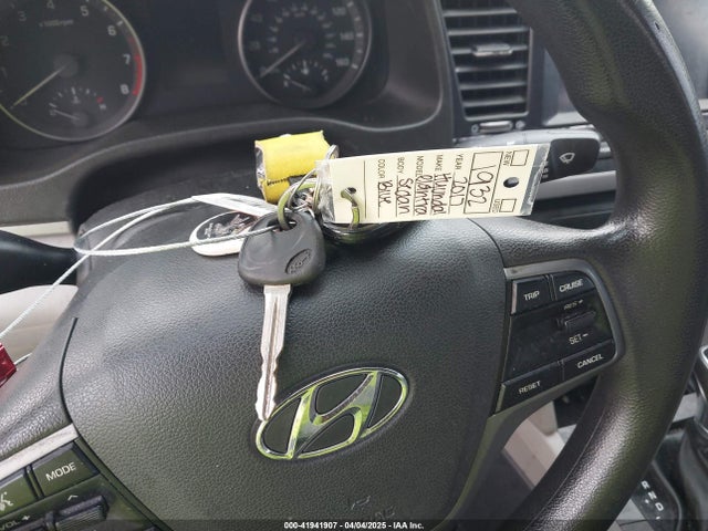 5NPD84LF8HH102341 Hyundai ELANTRA SE
