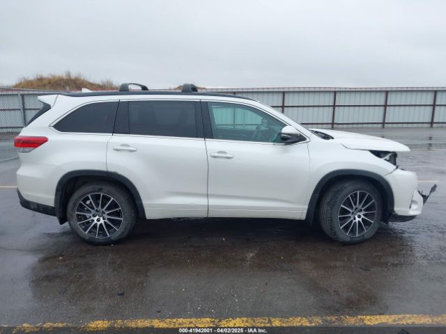 5TDJZRFH7JS486235 Toyota Highlander Se