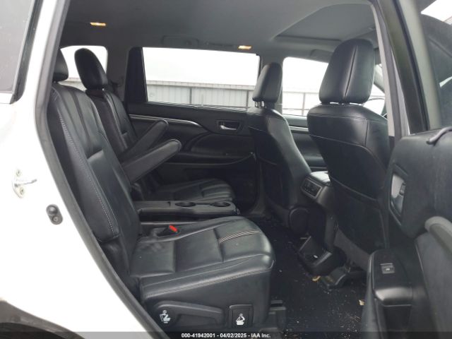 5TDJZRFH7JS486235 Toyota Highlander Se