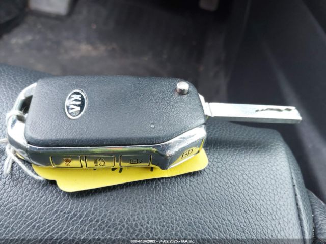 3KPF24AD0KE102969 KIA Forte Lxs