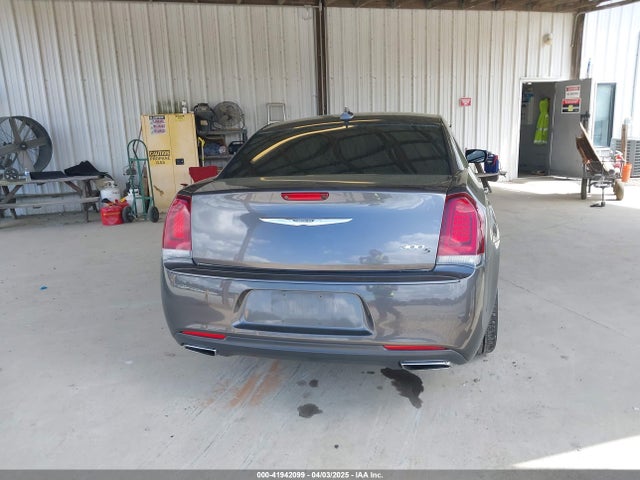 Chrysler 300 300s 2018 2C3CCABGXJH141003 Image 16