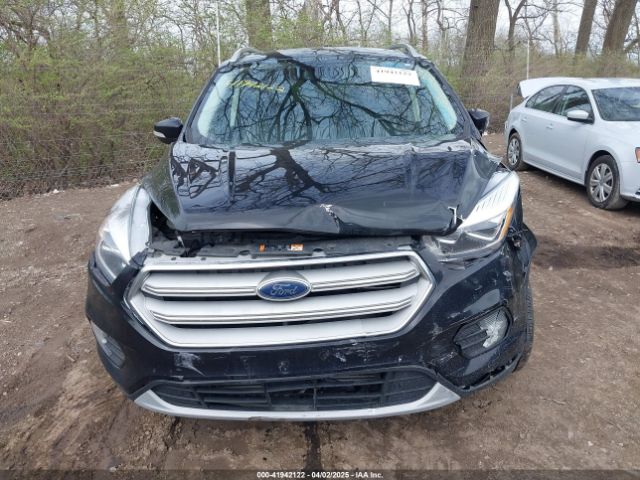 1FMCU9J91KUC42161 Ford Escape Titanium