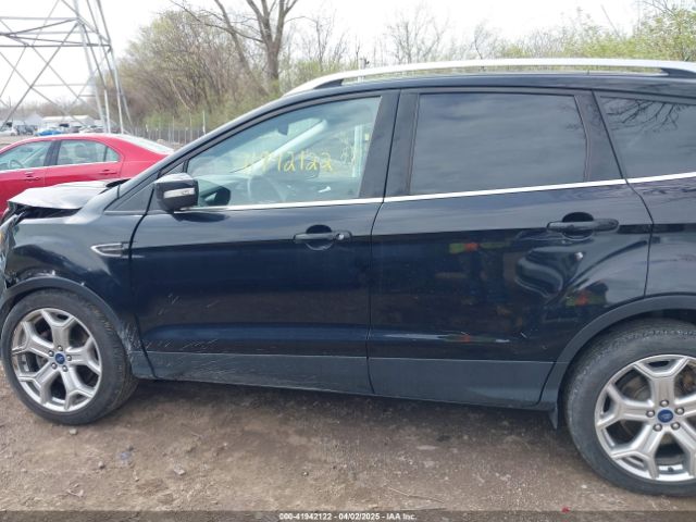 1FMCU9J91KUC42161 Ford Escape Titanium