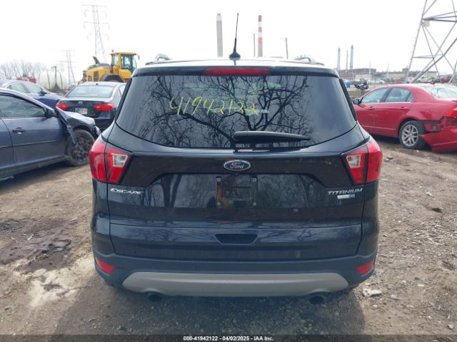 1FMCU9J91KUC42161 Ford Escape Titanium