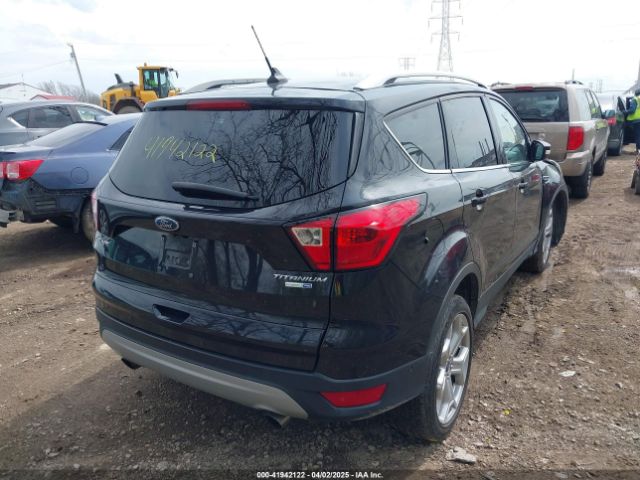 1FMCU9J91KUC42161 Ford Escape Titanium