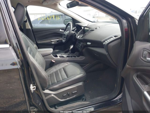 1FMCU9J91KUC42161 Ford Escape Titanium