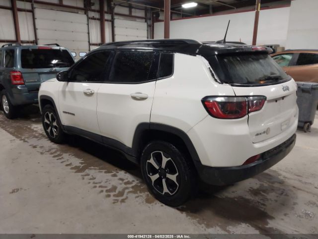 2019 JEEP COMPASS 3C4NJDAB5KT713136 Photo 2