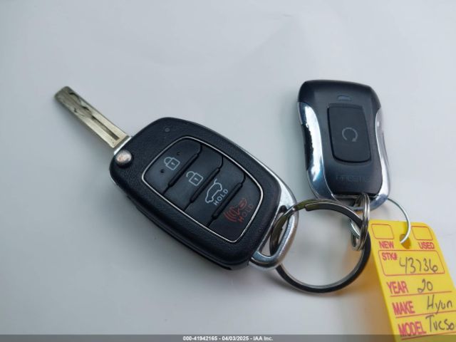 KM8J2CA47LU112028 Hyundai TUCSON SE