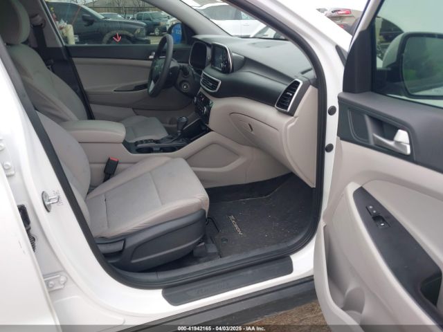 KM8J2CA47LU112028 Hyundai TUCSON SE