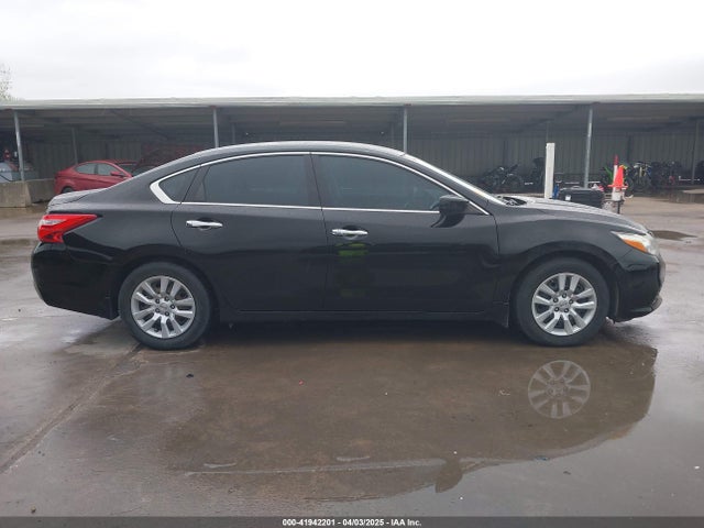 1N4AL3AP8HN351882 Nissan Altima 2.5 S