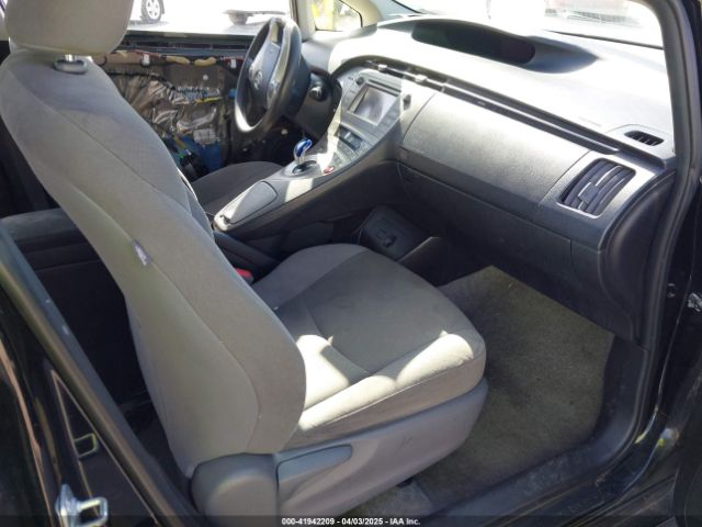 JTDKN3DU8F1875855 Toyota Prius Two