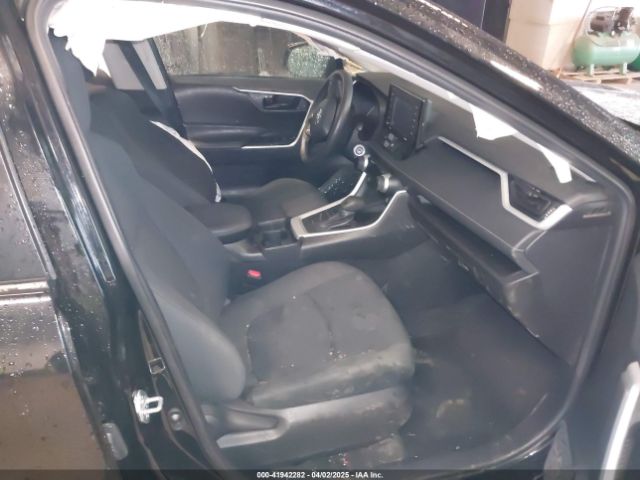2T3F1RFV4MC186031 Toyota RAV4 LE