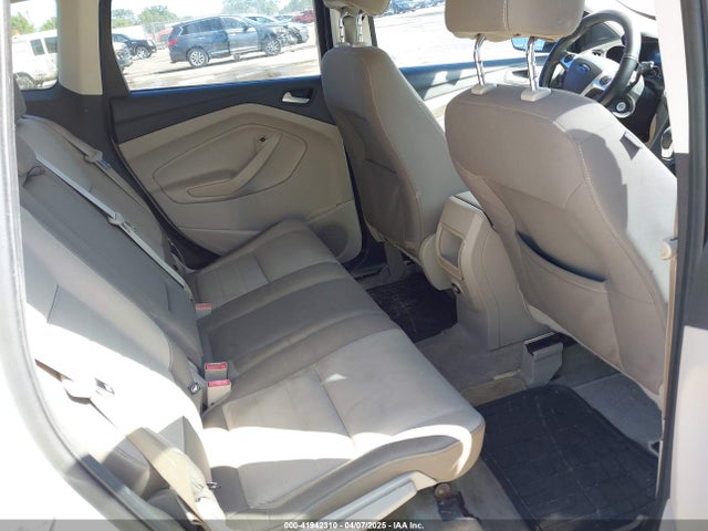 1FMCU0GX7FUA22322 Ford ESCAPE SE