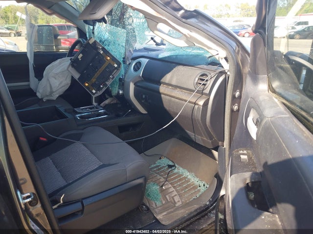 5TFUW5F1XEX351784 Toyota Tundra Sr5 5.7l V8