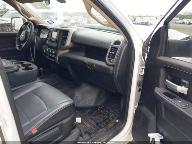 3C6UR5HJ9KG676972 RAM 2500 Tradesman  4x4 8' Box