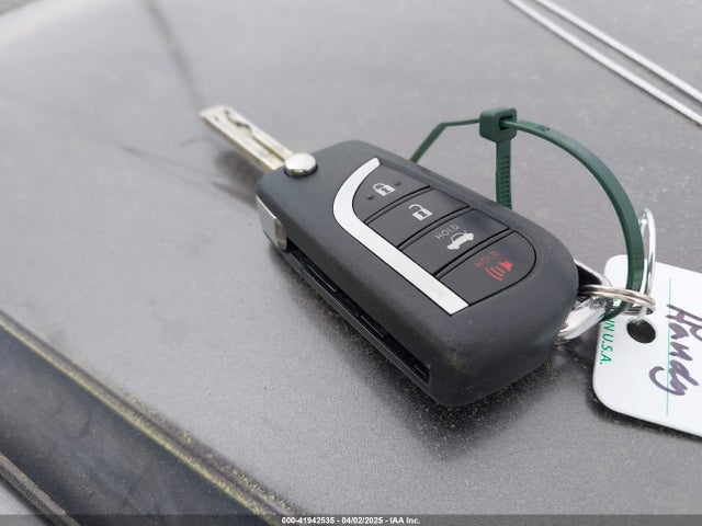 4T1B11HK0JU109548 Toyota CAMRY SE