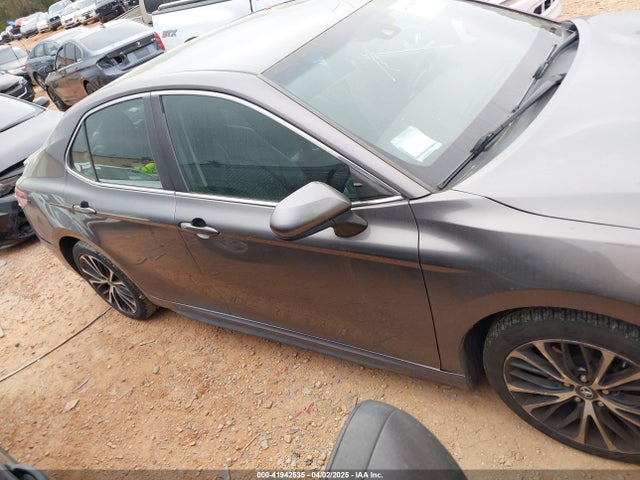 4T1B11HK0JU109548 Toyota CAMRY SE