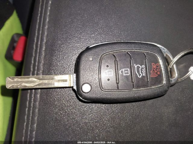 KM8J2CA44LU239822 Hyundai TUCSON SE