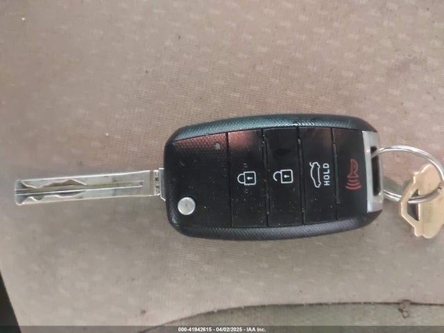 KNAGM4A7XF5557951 KIA Optima Lx