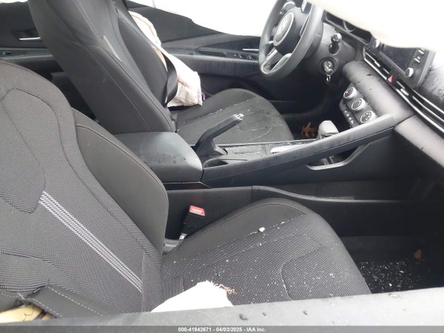 5NPLL4AG7NH072024 Hyundai ELANTRA SE
